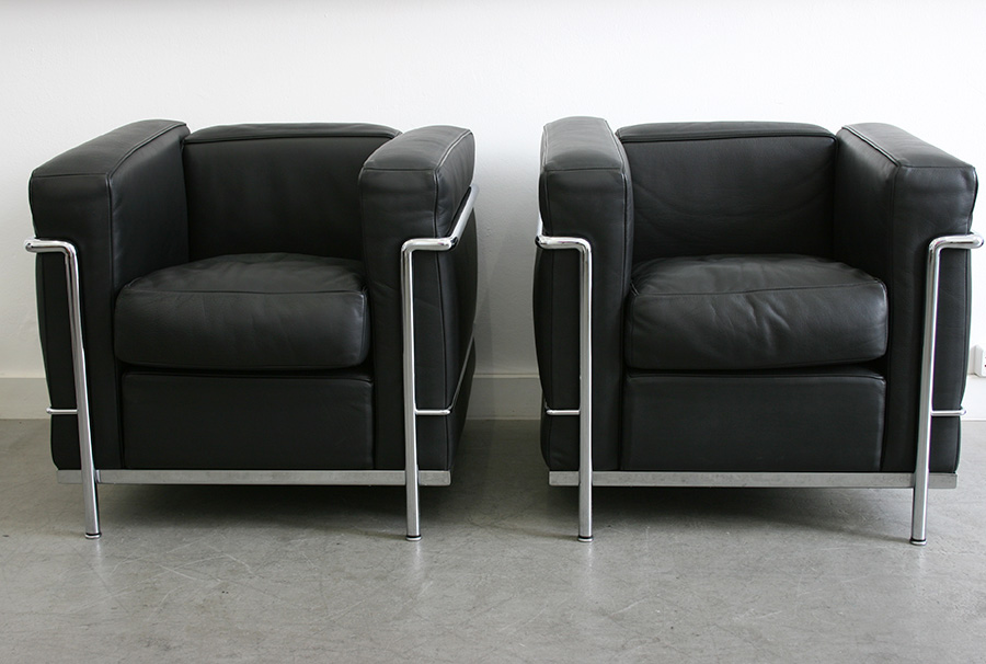 Vintage pair of LC2 chairs by Le Corbusier, Pierre Jeanneret